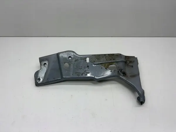 Suporte de para-lama dianteiro esquerdo OEM 82A821135 Audi A1 image 2