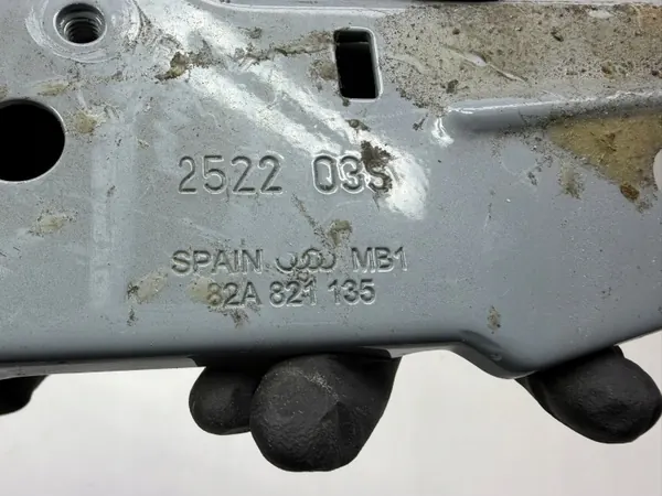 Suporte de para-lama dianteiro esquerdo OEM 82A821135 Audi A1 image 3