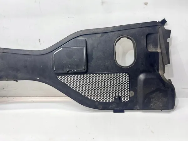 Joint de pare-brise plastique Audi A7 d'occasion OEM 4G8819447D image 3