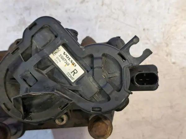 Volvo XC60 II Hintere Bremszange image 6