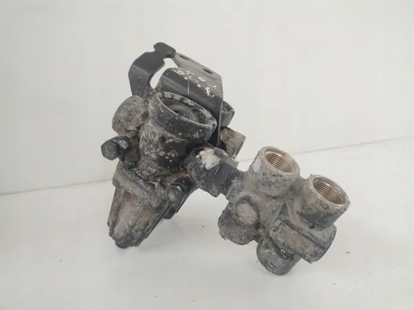 Air Drain Valve MAN TGX TGS image 2