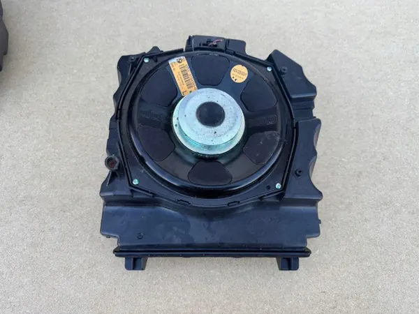 Käytetty BMW OE Subwoofer OEM 9164585 5 GT:lle image 2