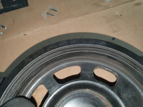 OEM 04C105243K VW Polo VI Audi A1 Hihnapyörä image 3