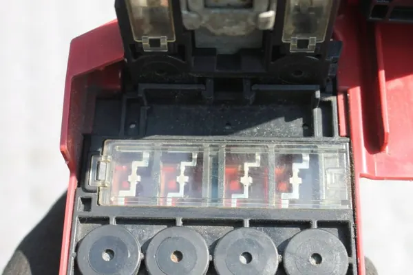 Plus-Sicherungsklemme OEM 8571A002 für Mitsubishi Eclipse Cross image 6