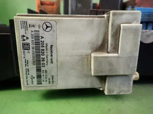 Sicherungskasten OEM A2058203903 für Mercedes W213 2.0 CDI image 5