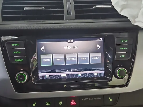 Skoda Fabia III fabrieksradio OEM 6V0035871J image 2
