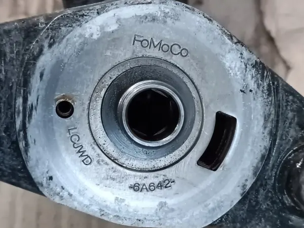 Ölfilterhalterung OEM BL3E6A642CF Ford F-150 image 4