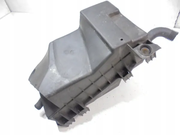 SKODA OCTAVIA I Ilmansuodattimen Kotelo 1.6 image 2