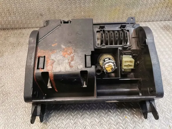 Aschenbecher Mercedes-Benz E W210 OEM MDY20998 image 4