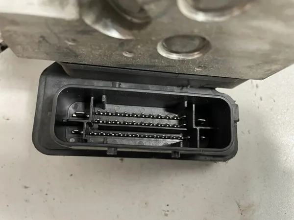 Unité de commande pompe ABS OEM 6876908 BMW F10 image 5