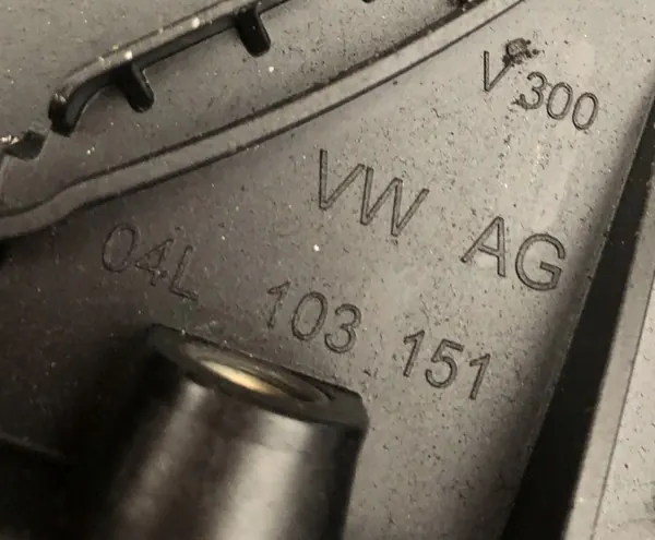 Boîtier de joint d'arbre à cames OEM 04L103151 VW Audi A6 image 3