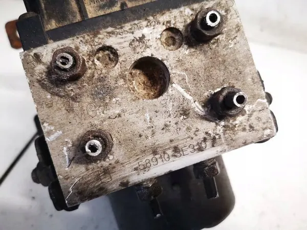 Kia Sorento ABS-module 2004 2.5L 589103e310 image 4