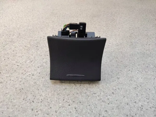 Tomada isqueiro 12V OEM A2218200009AOP Traseira image 2