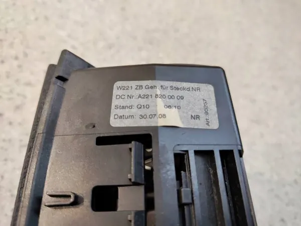 Tomada isqueiro 12V OEM A2218200009AOP Traseira image 4