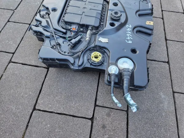 Réservoir AdBlue complet OEM 12678023 pour Peugeot 208 II image 5