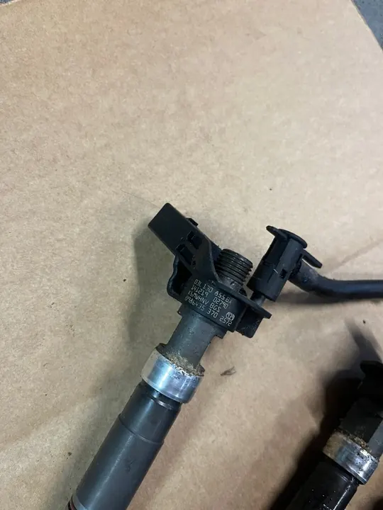 Set di iniettori carburante VW T5 LIFT 2.0 BITDI 03L130855BX image 3