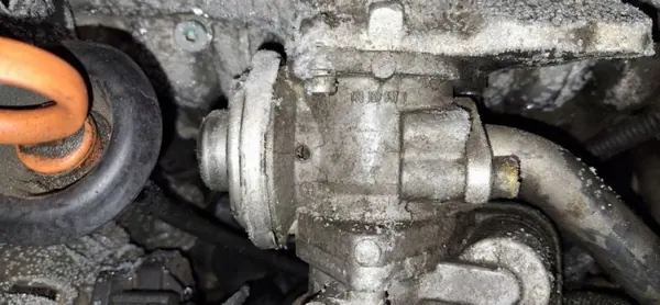Válvula EGR OEM 038129637d para Audi A3 2.0L 2004 image 2