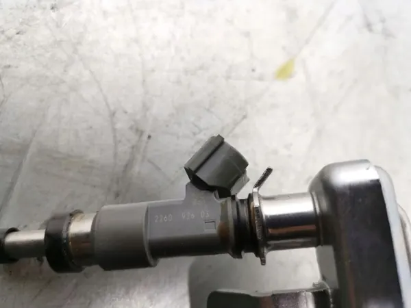 Juego de inyectores Subaru Outback OEM FBZ9139 image 3