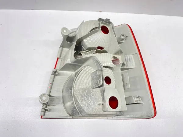 Vänster bakljus VW Touran 1T 2003-2008 image 2