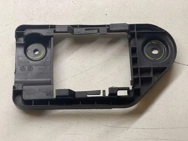 Support de montage droit Range Rover L560 OE image 2