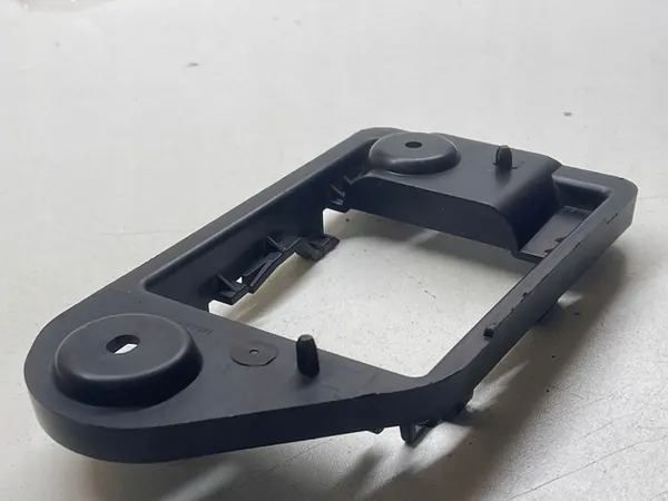 Support de montage droit Range Rover L560 OE image 3