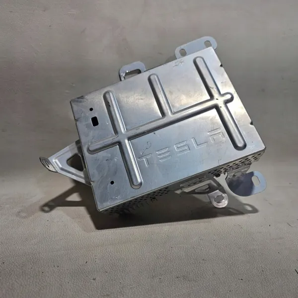 Tesla Model S Plaid Äänenvahvistin OEM 153726420E image 2