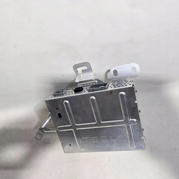 Tesla Model S Plaid Äänenvahvistin OEM 153726420E image 3