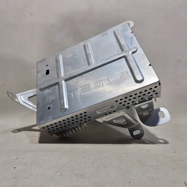 Tesla Model S Plaid Äänenvahvistin OEM 153726420E image 4