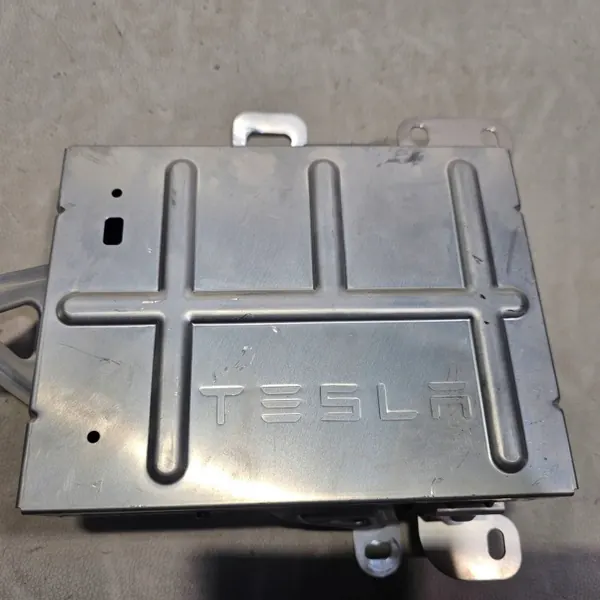 Tesla Model S Plaid Äänenvahvistin OEM 153726420E image 8