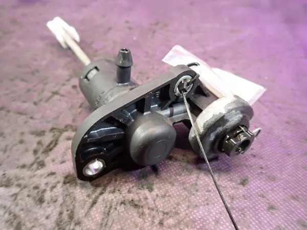 AUDI A4 B7 04-08 1.9 TDI Kytkinpumppu 8E1721401AJ image 4