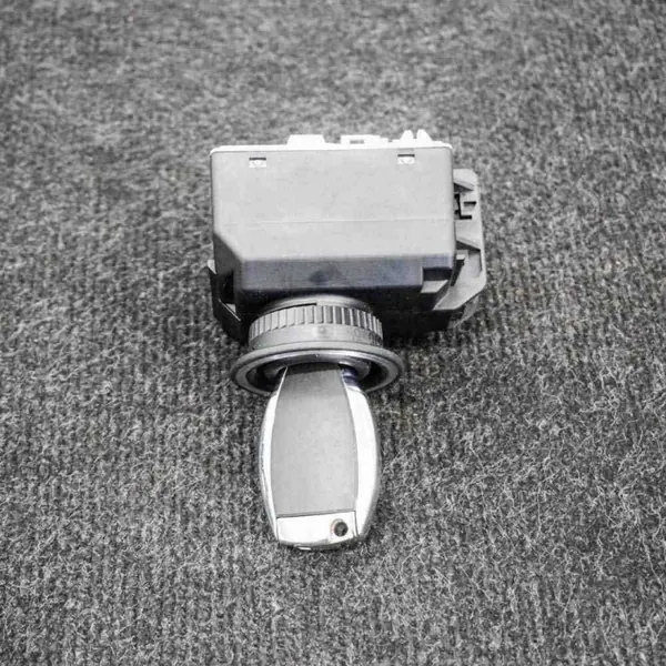 Pieza Mercedes-Benz E T-Model S212 OEM 10102200 Usada image 2