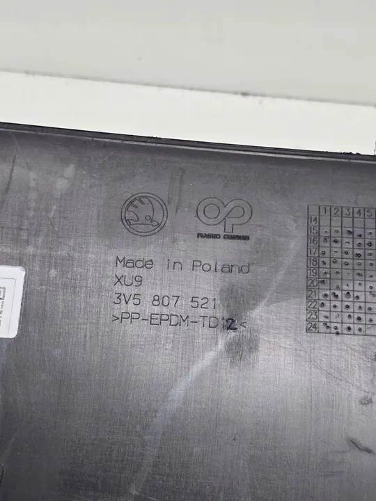 SKODA SUPERB 3 Bakre Stötfångar Trim 3V5807521 image 5