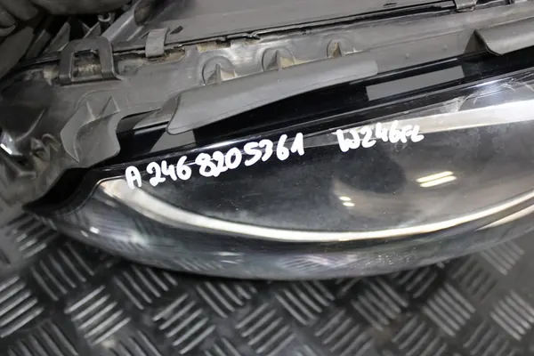 Linker Voorlicht Mercedes B-Klasse W246 Lift A2468205361 image 6