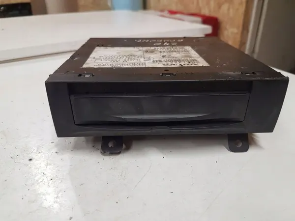 Changer CD Volvo OEM 306798661 pour S40 II image 2