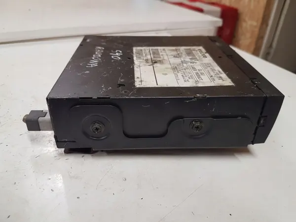 Changer CD Volvo OEM 306798661 pour S40 II image 3
