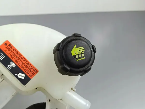 Depósito de refrigerante Nissan X-Trail T32 2020 OEM FOB35392 image 3