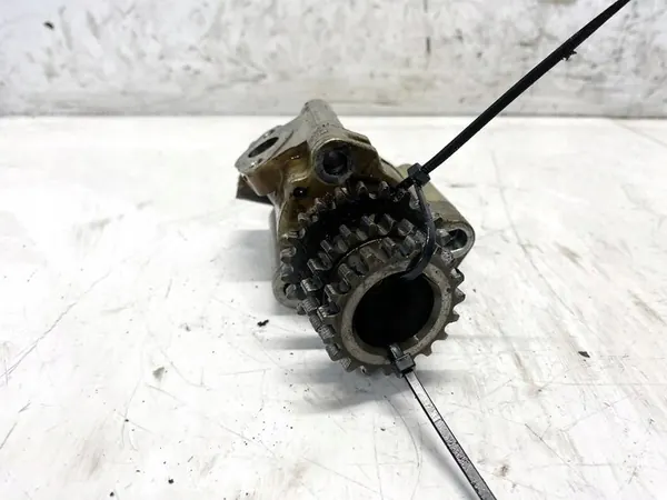 Bomba de aceite Mazda 5 2006 1.8L LF0214100A image 2