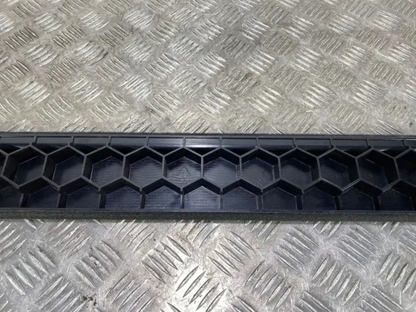 Alfa Romeo Stelvio 2.0T 21r Moldura porta-malas esquerda traseira OEM 1561291020 image 10