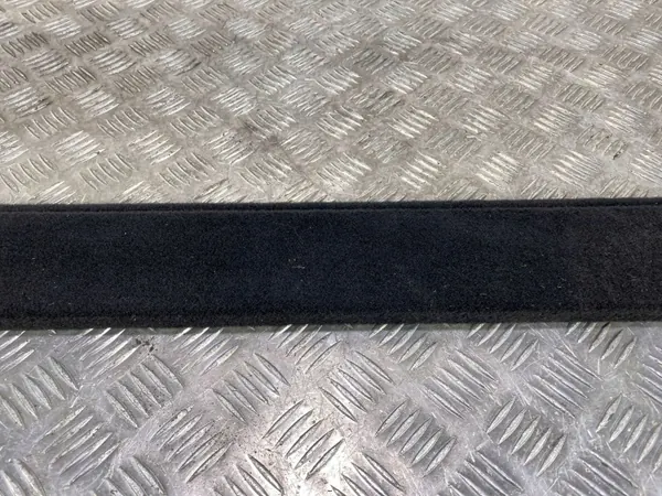 Alfa Romeo Stelvio 2.0T 21r Moldura porta-malas esquerda traseira OEM 1561291020 image 3