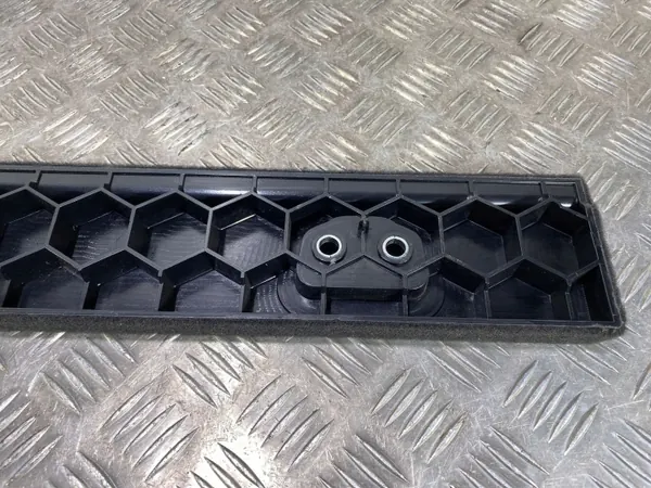 Alfa Romeo Stelvio 2.0T 21r Moldura porta-malas esquerda traseira OEM 1561291020 image 8
