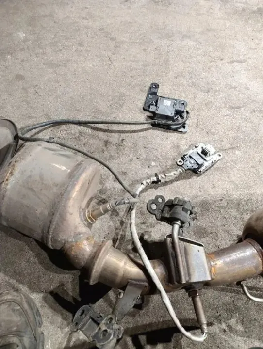 Toyota Yaris P21 Katalysator OEM 9841851780 image 2