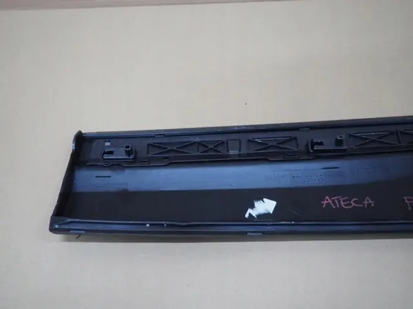 SEAT Ateca Oikea Takaoven Lista OEM SK0081Y20 image 7
