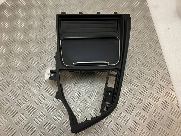 BMW 4 F36 Juomaholderi OEM 105495994C - Etutunneli image 2