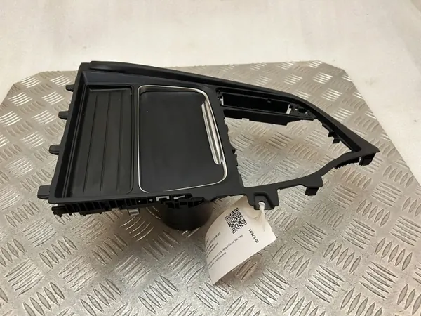 BMW 4 F36 Juomaholderi OEM 105495994C - Etutunneli image 3