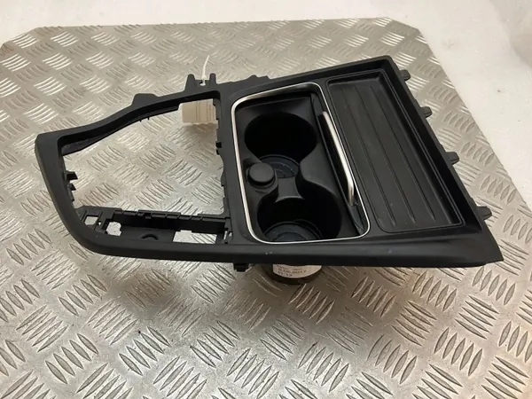 BMW 4 F36 Juomaholderi OEM 105495994C - Etutunneli image 5