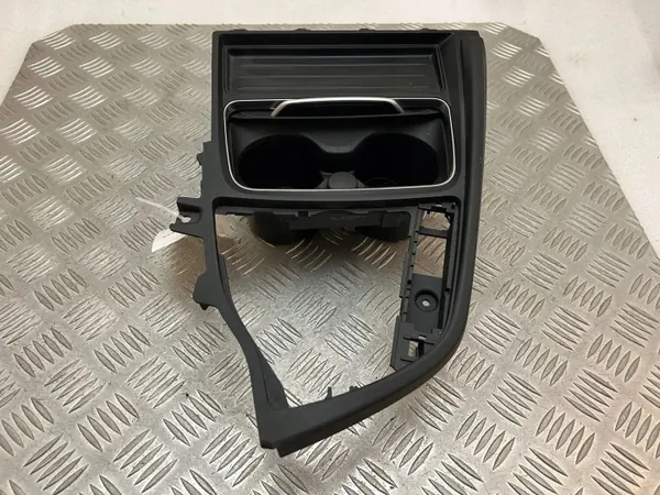 BMW 4 F36 Juomaholderi OEM 105495994C - Etutunneli image 7