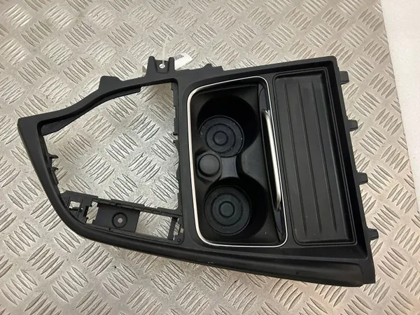 BMW 4 F36 Juomaholderi OEM 105495994C - Etutunneli image 9