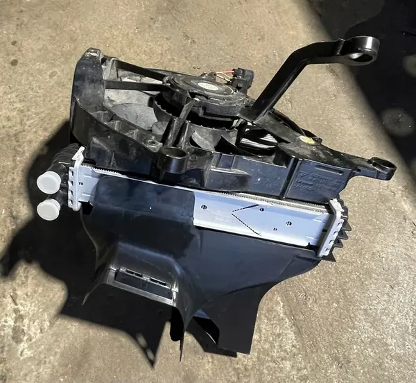 Izquierda Derecha Audi GT Porsche Taycan image 3