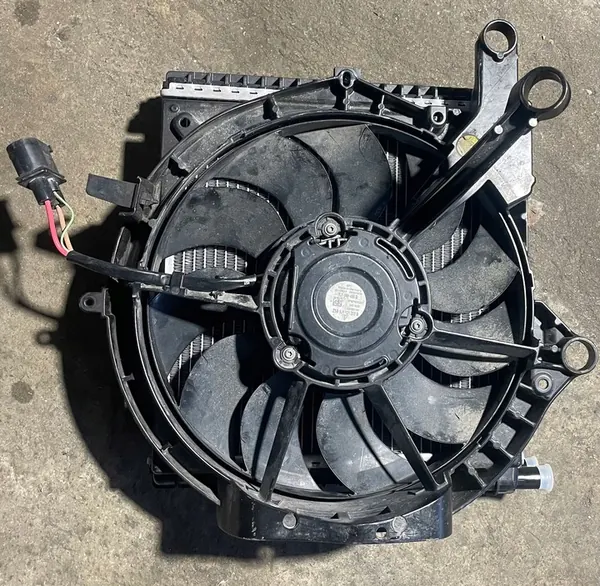 Izquierda Derecha Audi GT Porsche Taycan image 6