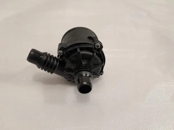 BMW X7 G07 Tilläggsvattenpump 9470045 image 3